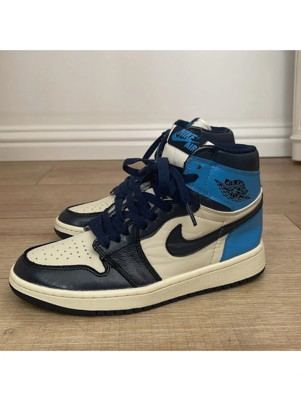 Air Jordan 1 Retro High OG Obsidian University Blue Size 6.5 555088-140